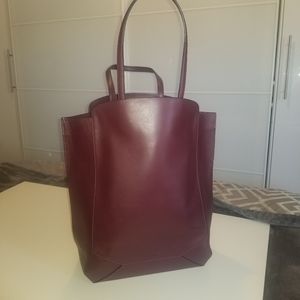 Auxiliary large tote bag.
